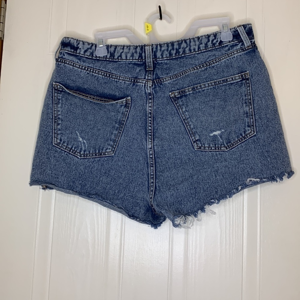 Wild Fable women’s cut-off denim shorts size 16 - Picture 2 of 4